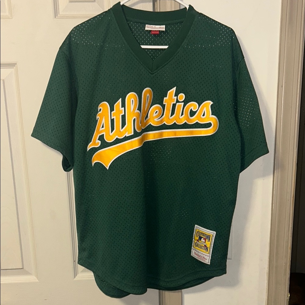 Men’s Mitchell & Ness baseball jersey